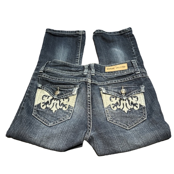 URBAN HERITAGE Y2K women's dark faded capris with back pocket details, size 3. - Picture 3 of 4